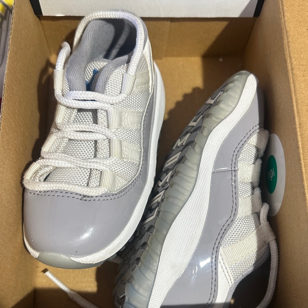 Jordan Kids Sneakers in Gray and White